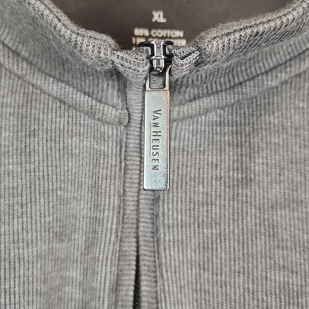 VanHeusen, Men's grayish brown pullover sweater/shirt, in great condition, Sz XL
